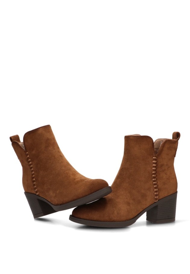 Botín de mujer ETIKA 30042 en antelina camel con tacón medio