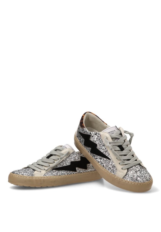 Deportivo con glitter y suela plana de mujer en color plomo M6500