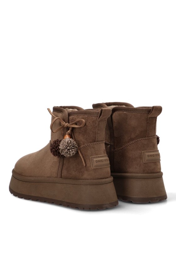 Botín taupe de antelina con pompón y suela plana para mujer DANGELA DBF31860