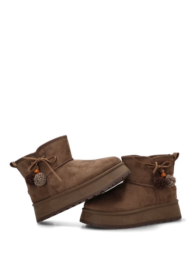 Botín taupe de antelina con pompón y suela plana para mujer DANGELA DBF31860