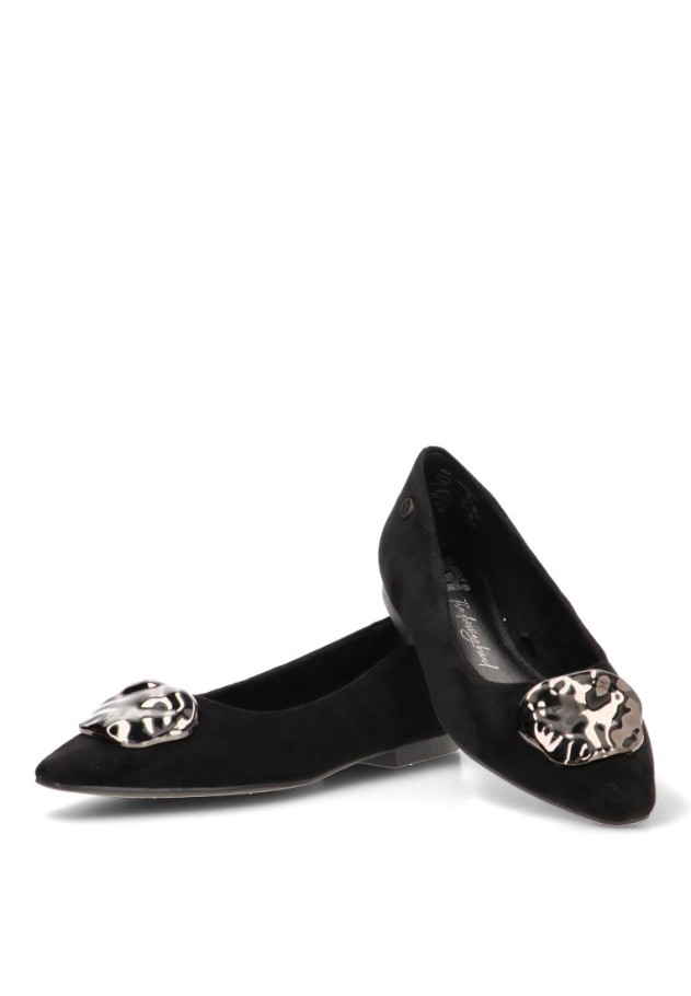 Bailarina de mujer XTI 146236 en antelina negra con punta y suela plana
