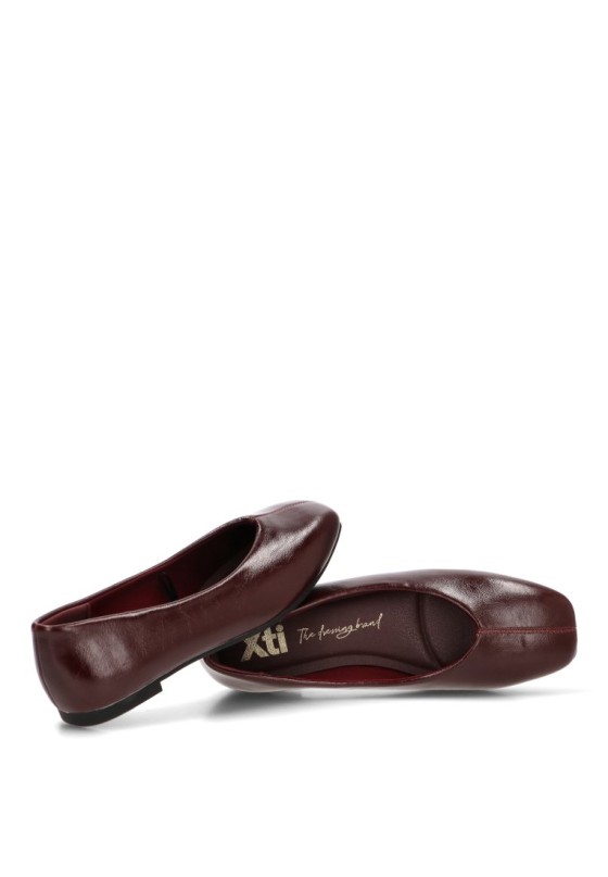 Bailarina burdeos con suela plana XTI 146404 para mujer