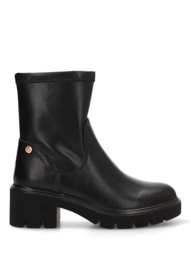 Botín negro de mujer XTI 146356 con tacón medio