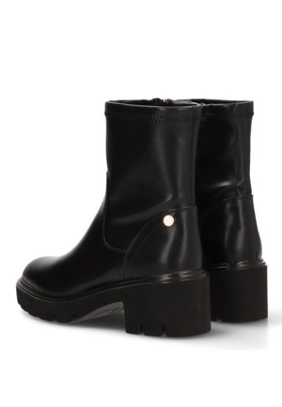Botín negro de mujer XTI 146356 con tacón medio