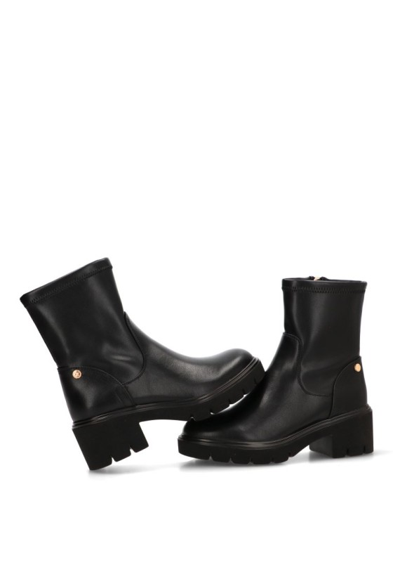 Botín negro de mujer XTI 146356 con tacón medio