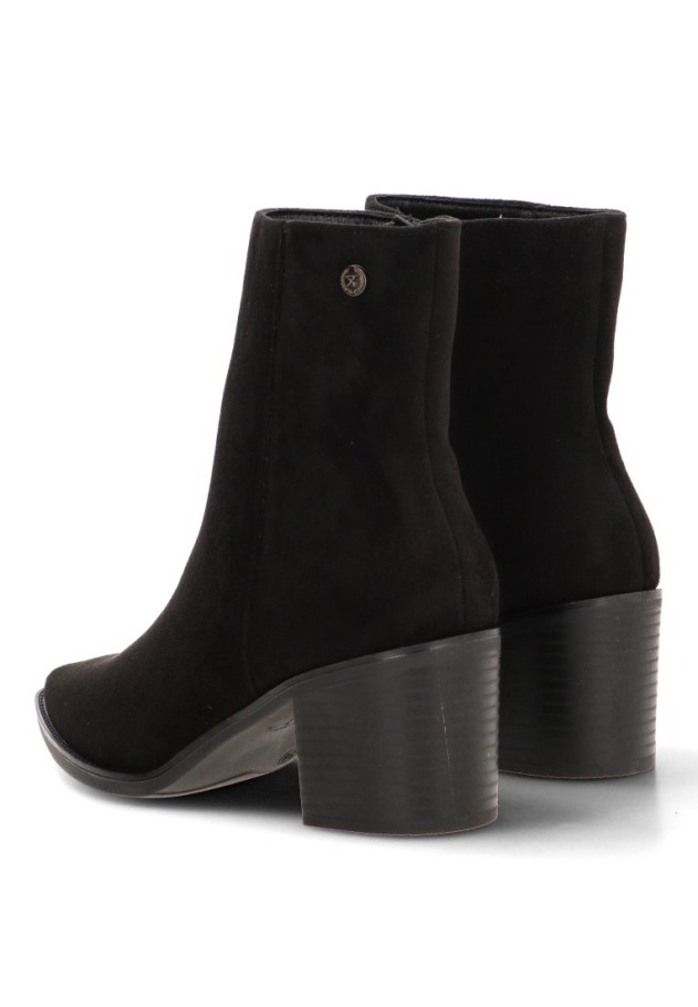 Botín campero negro con tacón medio de mujer XTI 146509