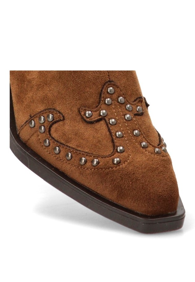 Bota campera de mujer XTI 146477 en antelina camel con tacón medio