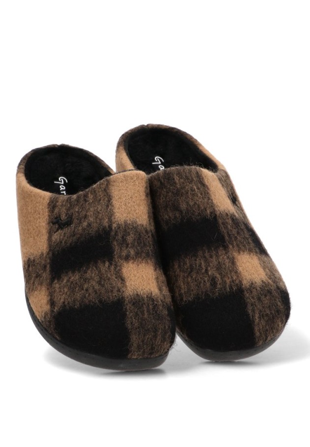 Zapatillas de casa camel a cuadros con suela plana para hombre GARZON 17302