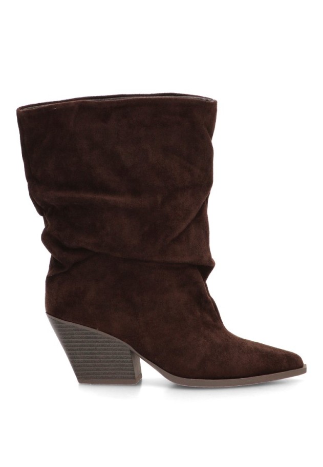 Bota arrugada de mujer CINK-ME 2581A en antelina marrón con tacón alto
