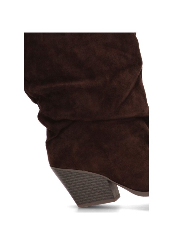 Bota arrugada de mujer CINK-ME 2581A en antelina marrón con tacón alto
