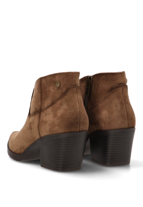 Botín campero en antelina taupe con tacón medio para mujer XTI 146517