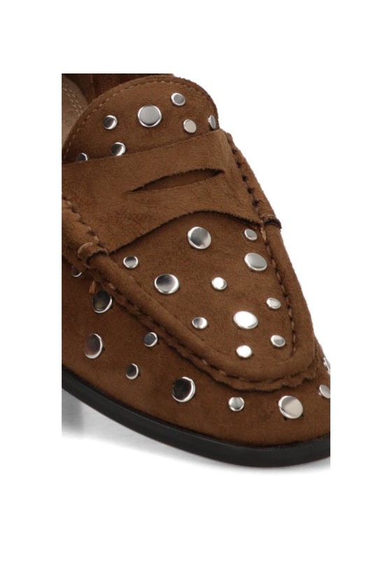 Mocasín camel con tachuelas para mujer LUNA TREND M6565