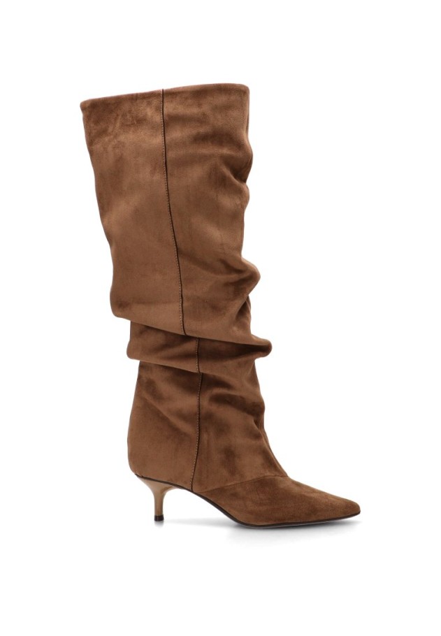 Bota camel de mujer YULIA M6881 en antelina con tacón medio