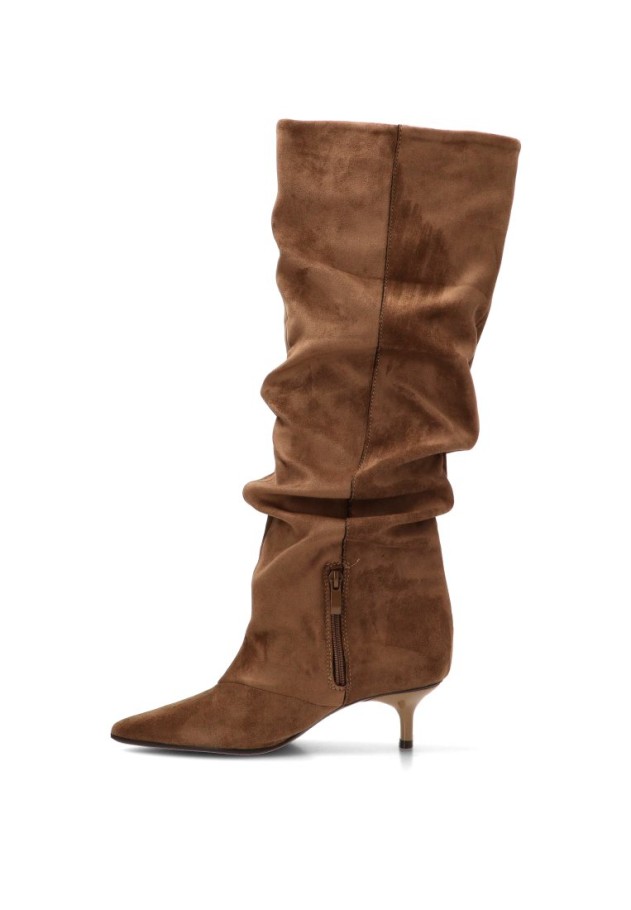 Bota camel de mujer YULIA M6881 en antelina con tacón medio