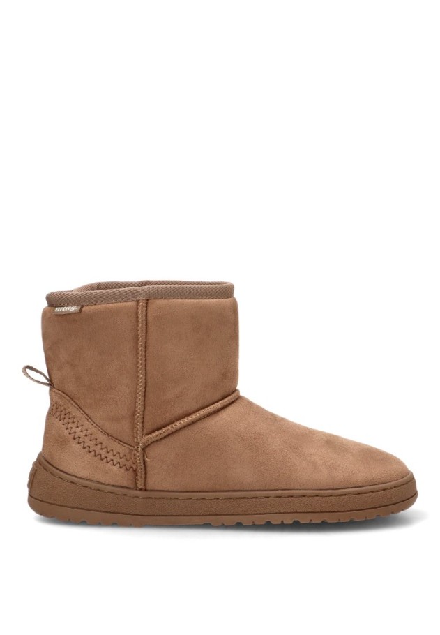 Botín taupe de mujer MUSTANG 85505 en antelina con suela plana barefoot