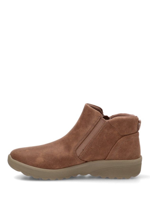 Botín sintético para mujer SKECHERS 158952 en taupe con suela plana