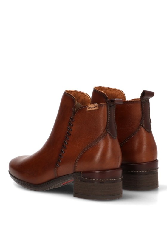 Botín de mujer PIKOLINOS W6W-8950 en piel color cuero con tacón medio