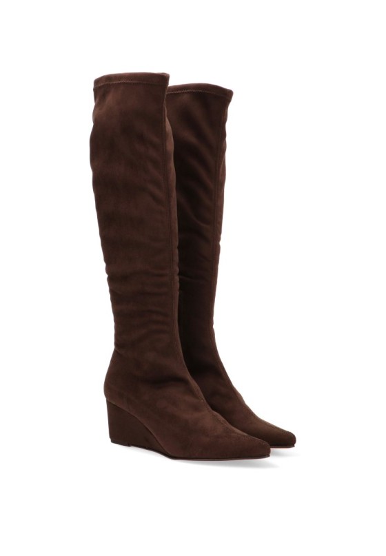 Bota con antelina café y cuña media de mujer MUSTANG 55256