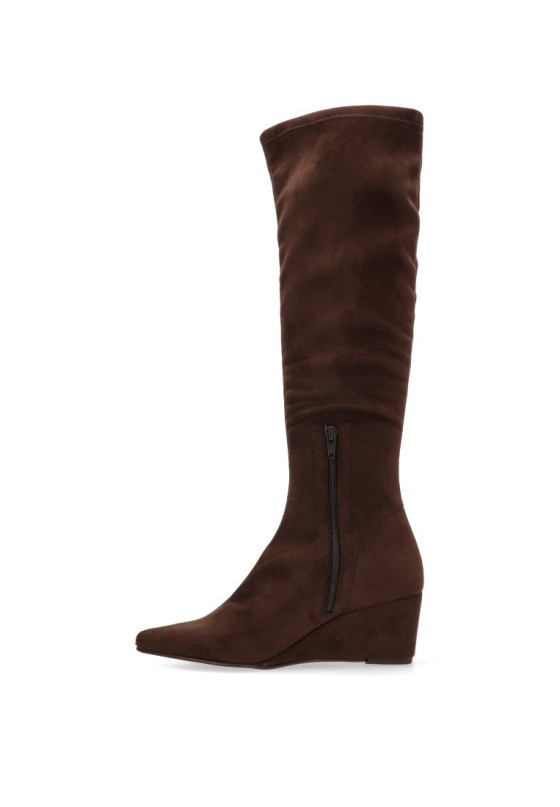 Bota con antelina café y cuña media de mujer MUSTANG 55256
