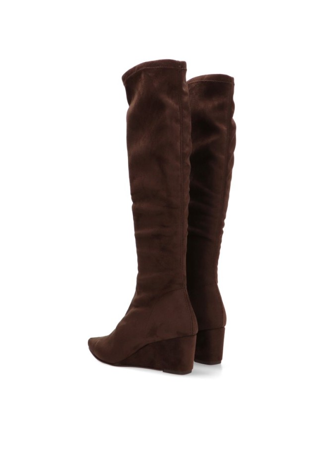 Bota con antelina café y cuña media de mujer MUSTANG 55256