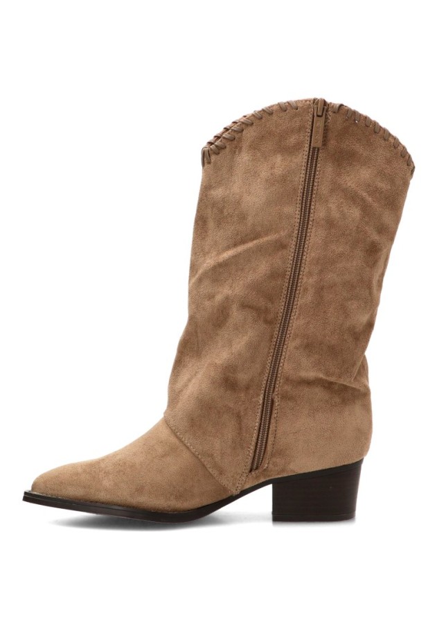 Botín campero con flecos ETIKA 110568 taupe antelina tacón medio