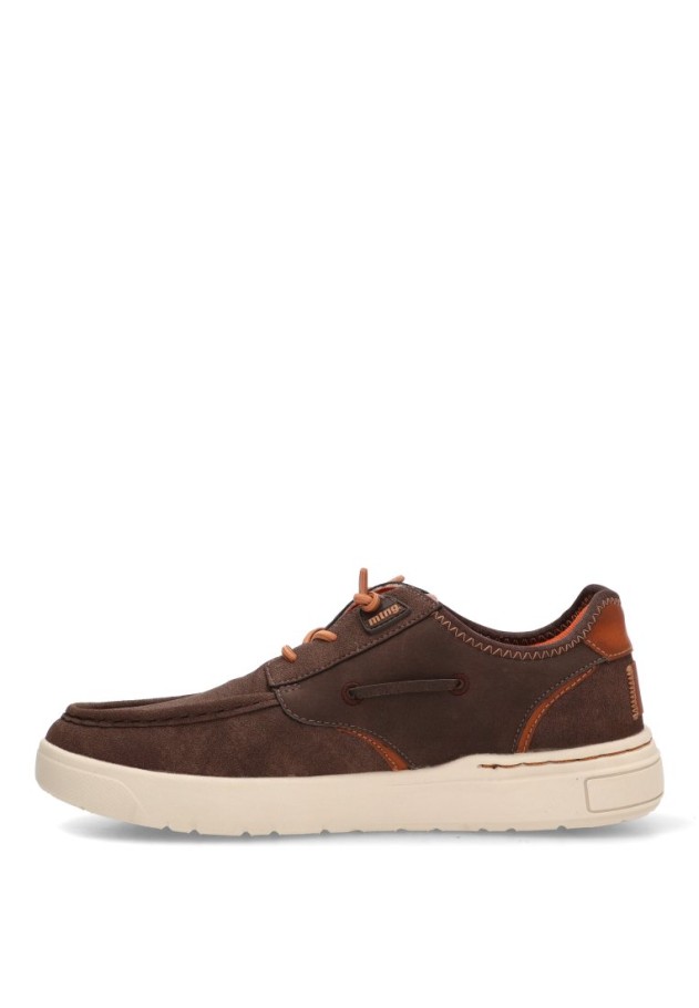 Náutico Kiova mocasín café de hombre MUSTANG 84870 con suela plana