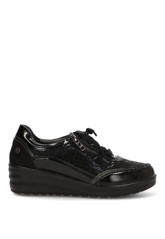 Deportivo negro con cuña media de mujer AMARPIES AMD31050