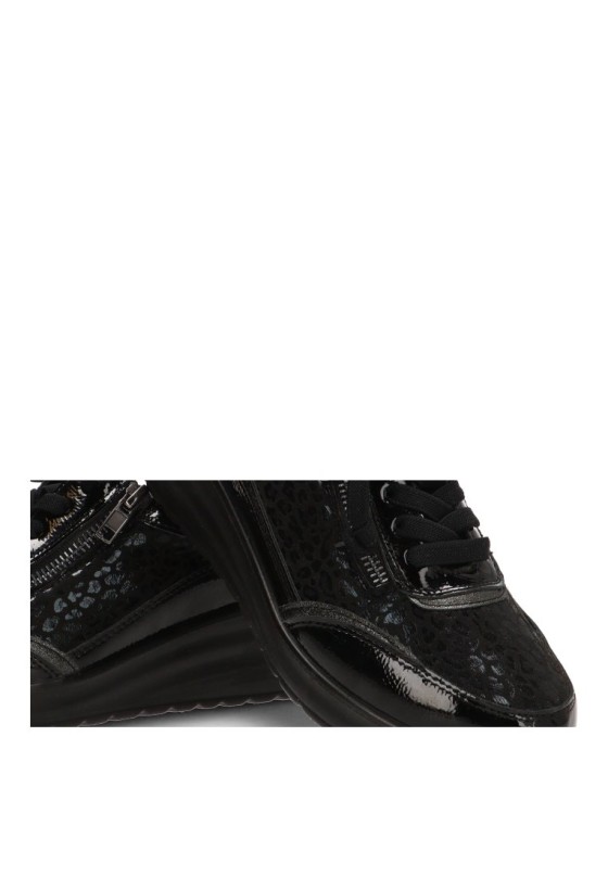 Deportivo negro con cuña media de mujer AMARPIES AMD31050
