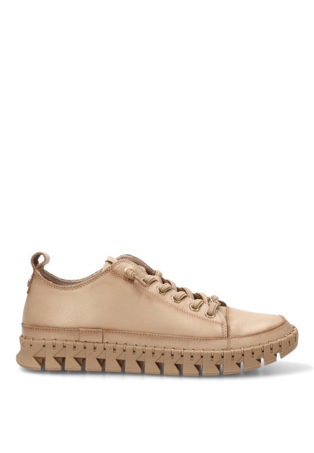 Deportivo beige de mujer CARMELA 162531 en piel con suela plana