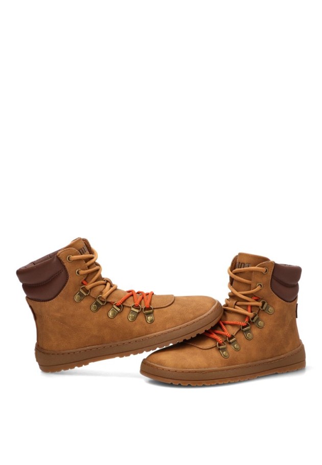 Botín arena de mujer MUSTANG 85512 estilo barefoot con suela plana