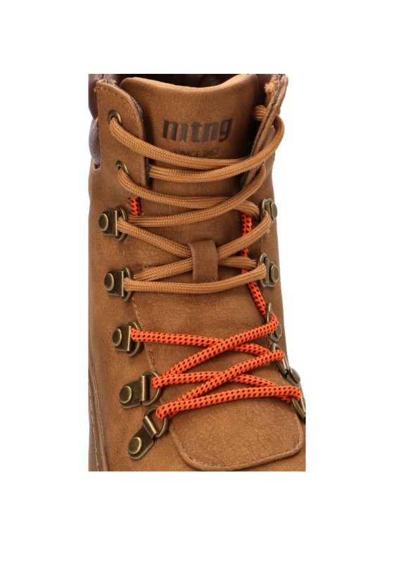 Botín arena de mujer MUSTANG 85512 estilo barefoot con suela plana