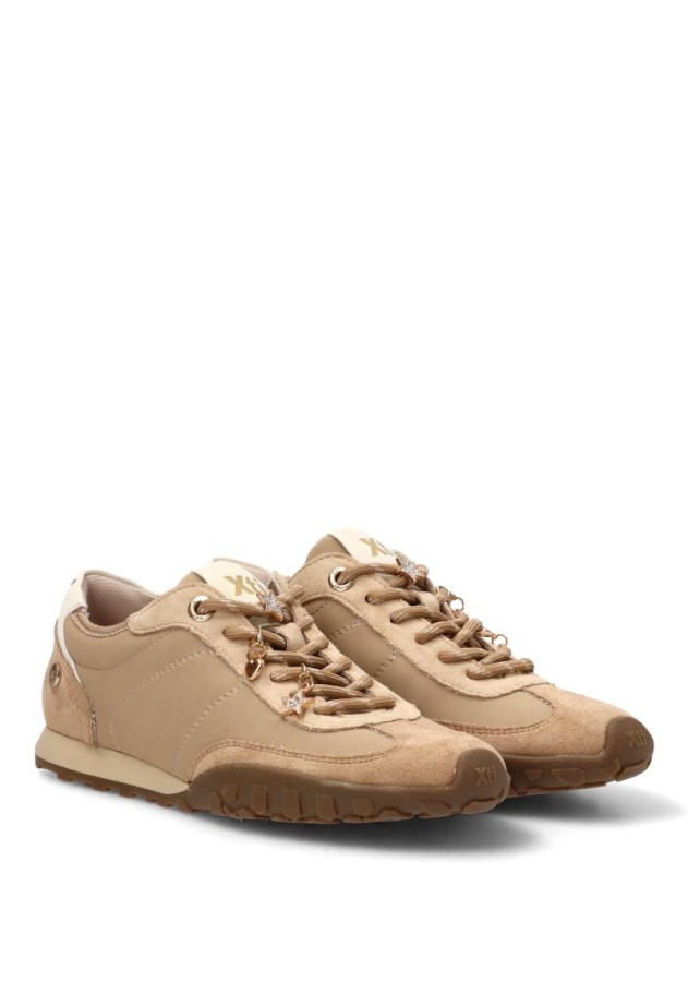 Deportivo beige XTI 146146 con suela plana para mujer