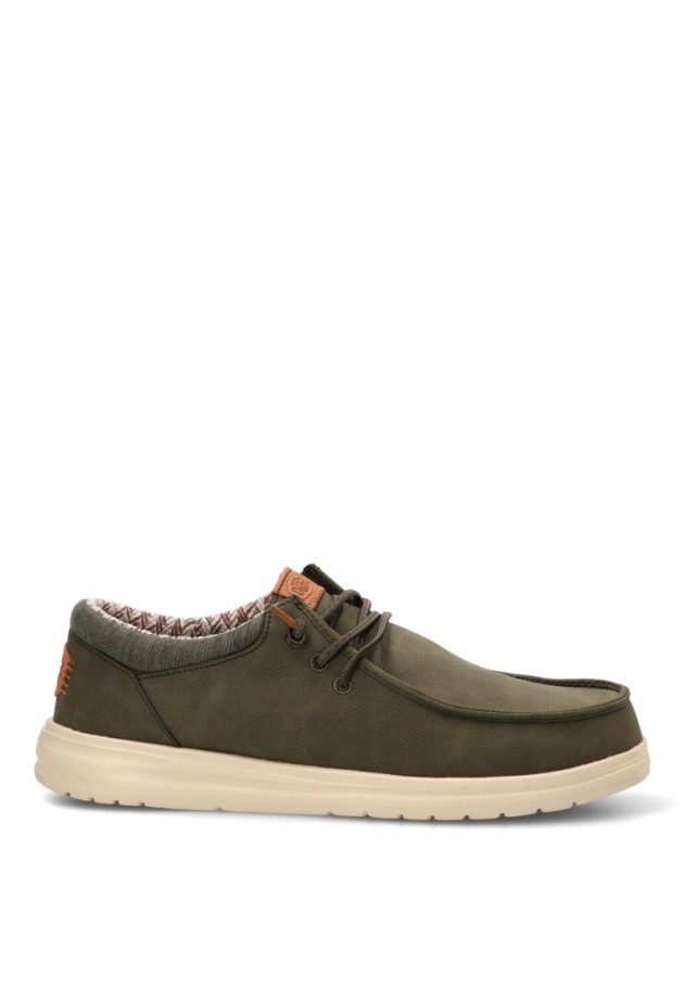 Mocasín náutico Kiova verde de hombre DUDE 43352 con suela plana