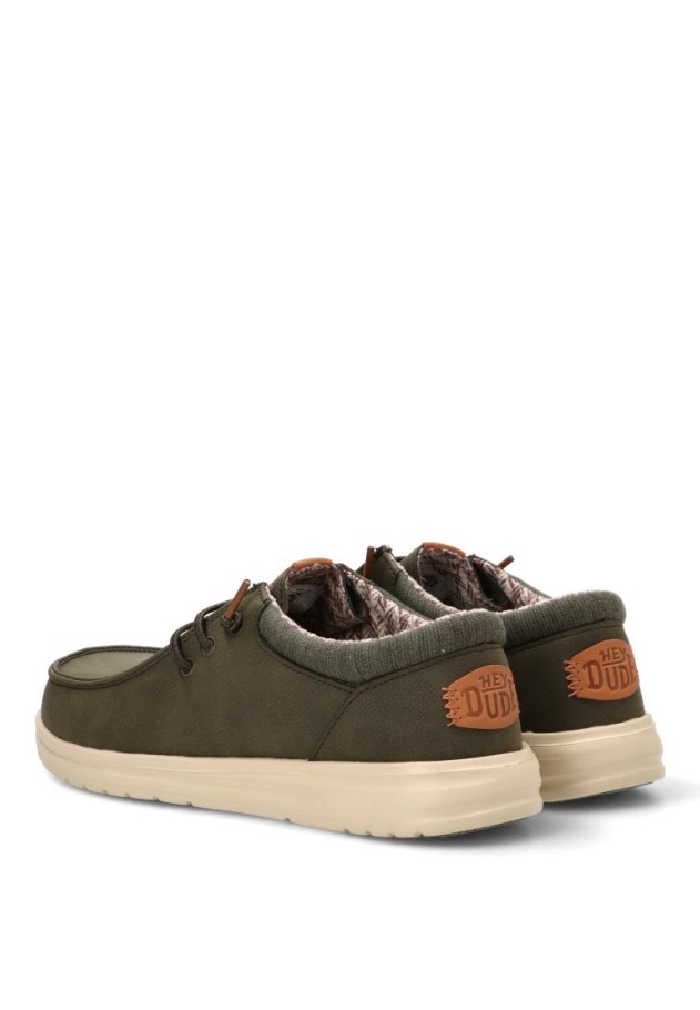 Mocasín náutico Kiova verde de hombre DUDE 43352 con suela plana