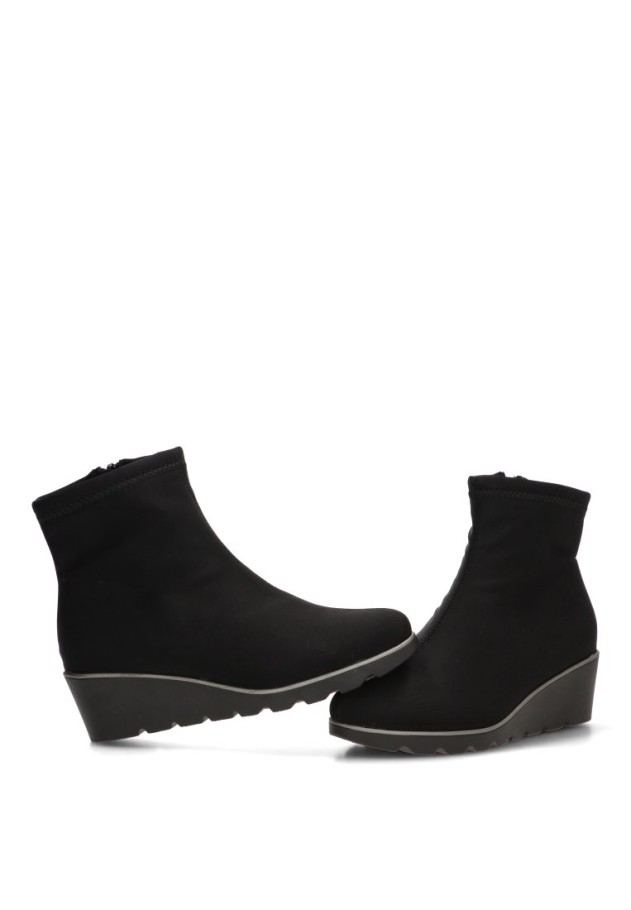 Botín textil negro con cuña media para mujer FLEX PIES 3073