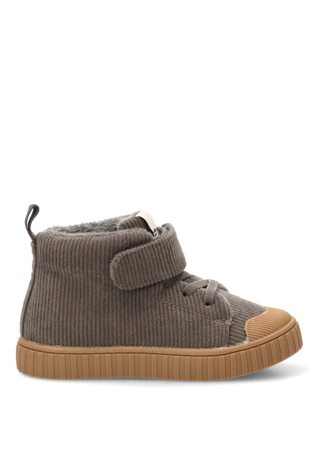 Deportivo abotinado gris antelina de niño ETIKA 52494