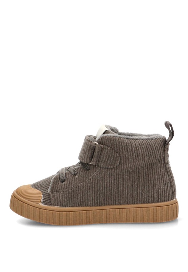 Deportivo abotinado gris antelina de niño ETIKA 52494
