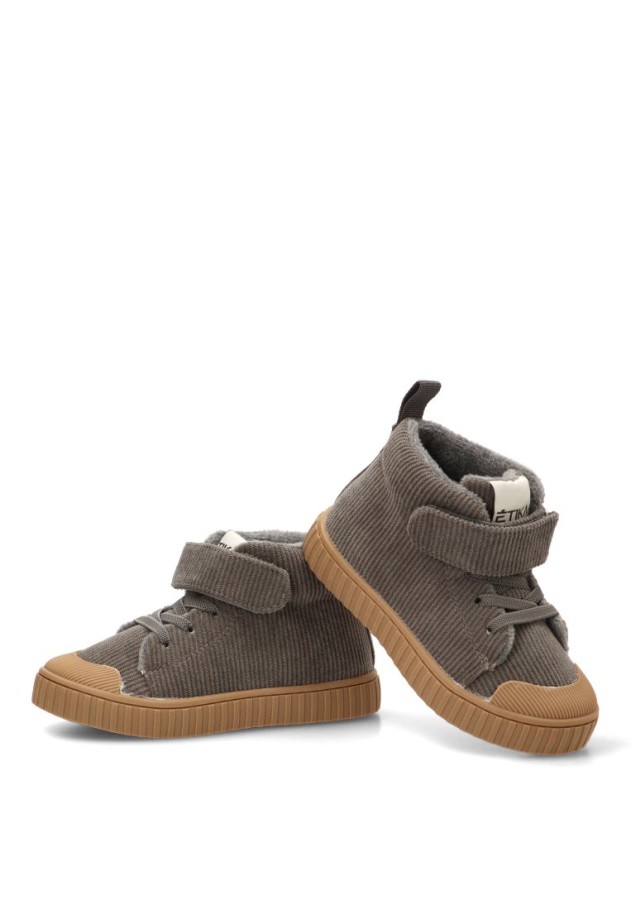 Deportivo abotinado gris antelina de niño ETIKA 52494