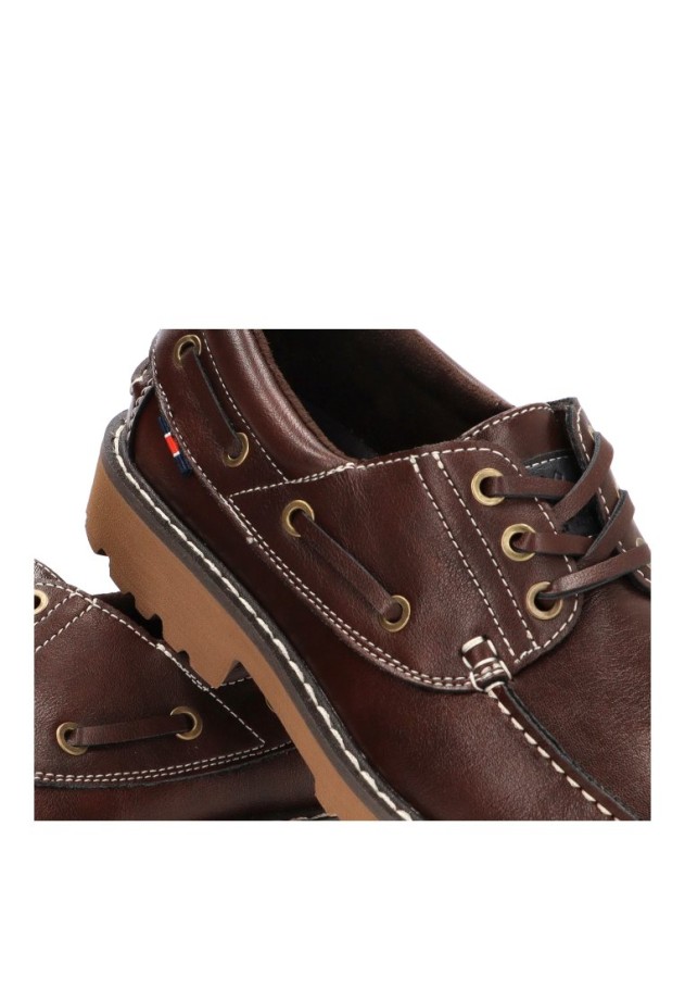 Náutico Kiova mocasín marrón con suela plana para hombre XTI 146785
