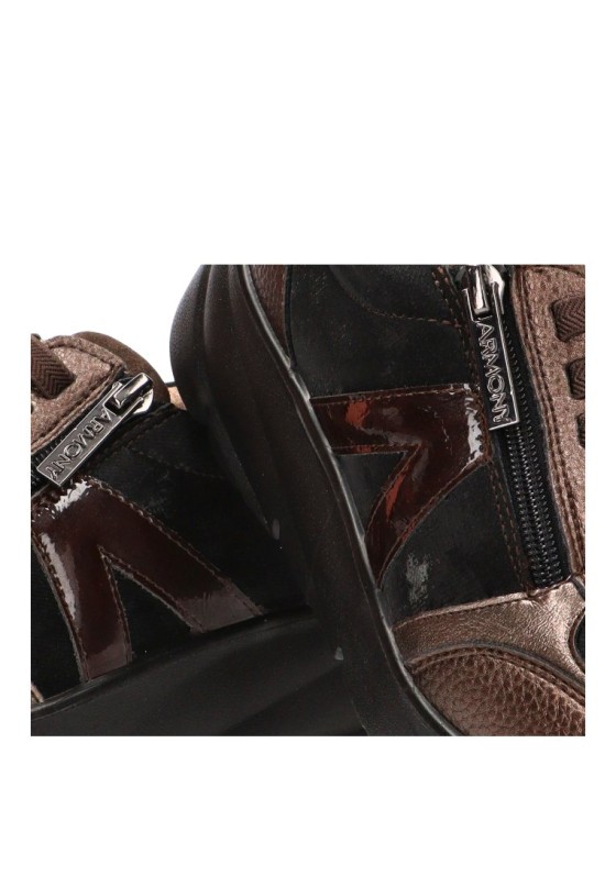 Deportiva ARMONY 50044 con lateral brillante y cuña media
