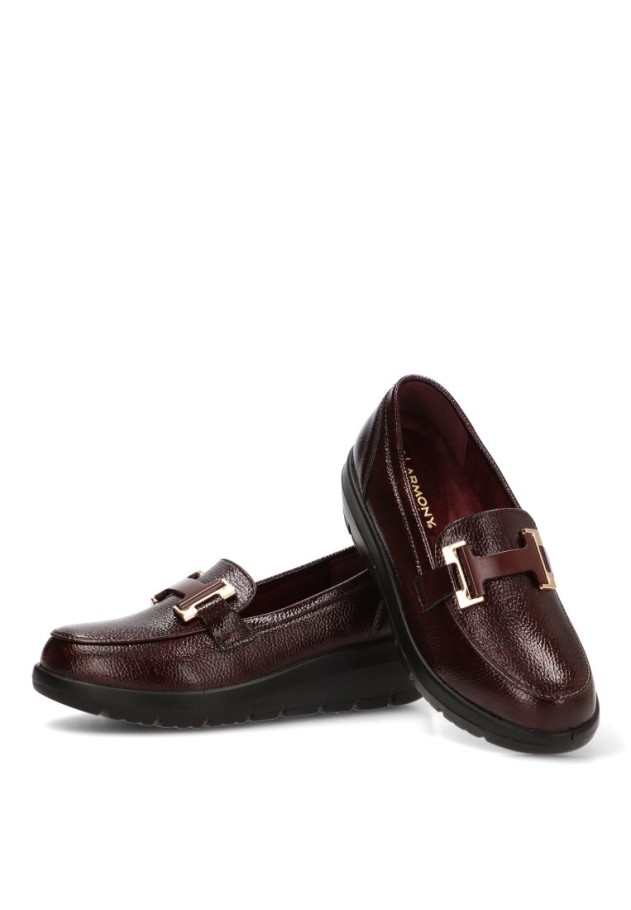 Mocasín burdeos de mujer ARMONY 60027 con tacón medio y brillo