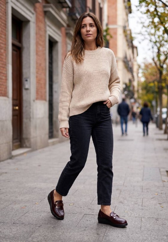 Mocasín burdeos de mujer ARMONY 60027 con tacón medio y brillo