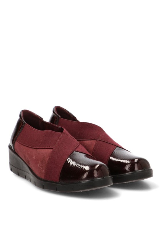 Mocasín burdeos ARMONY 60026 con elástico cruzado y tacón medio