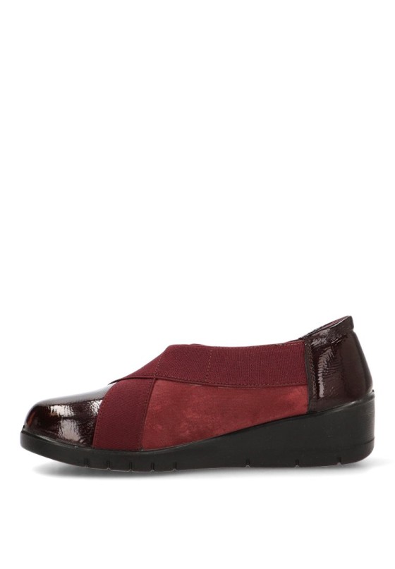 Mocasín burdeos ARMONY 60026 con elástico cruzado y tacón medio