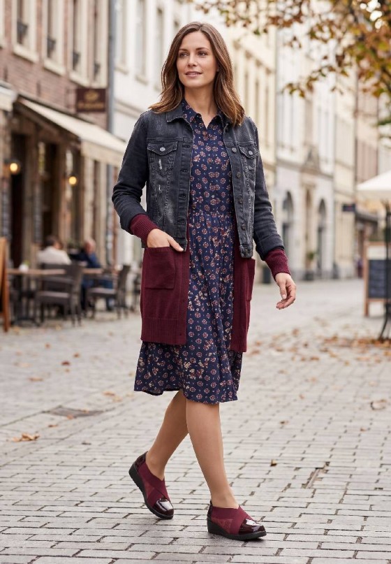 Mocasín burdeos ARMONY 60026 con elástico cruzado y tacón medio