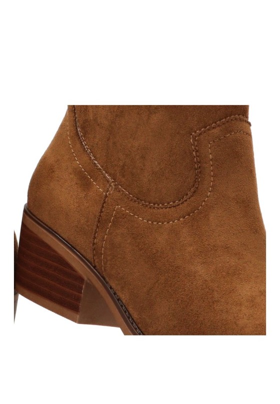 Botín campero de mujer YULIA 5016 en antelina taupe con tacón medio