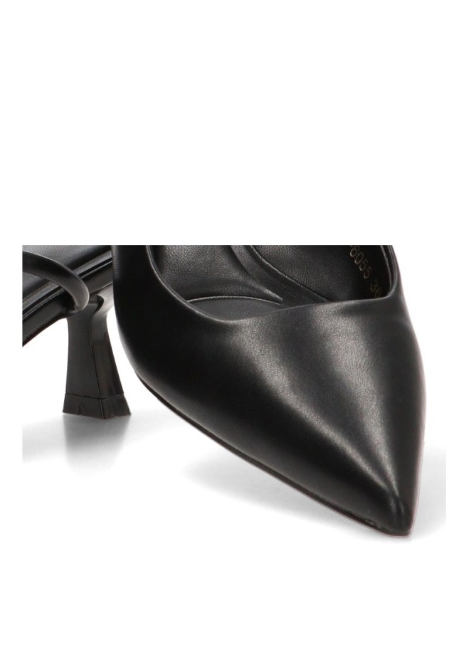 Salón destalonado BS-6055 de mujer en negro con tacón medio
