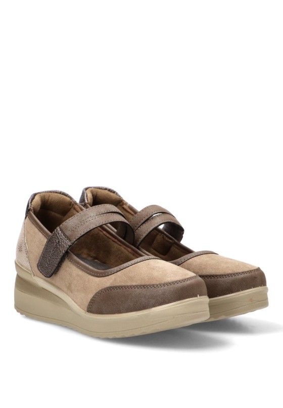 Zapato de mujer ARMONY 60025 en antelina taupe con cuña media