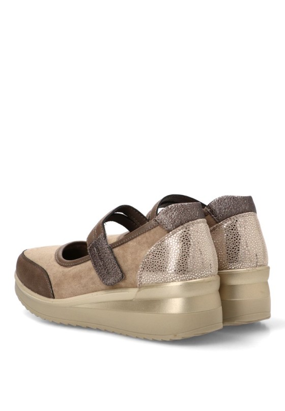 Zapato de mujer ARMONY 60025 en antelina taupe con cuña media